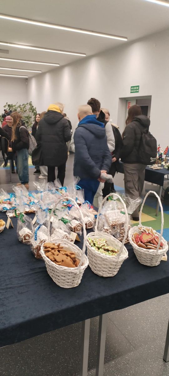 Gm. Ruda Huta. Kiermasz bożonarodzeniowy w Gminnym Ośrodku Kultury w Rudzie Hucie [GALERIA ZDJĘĆ]