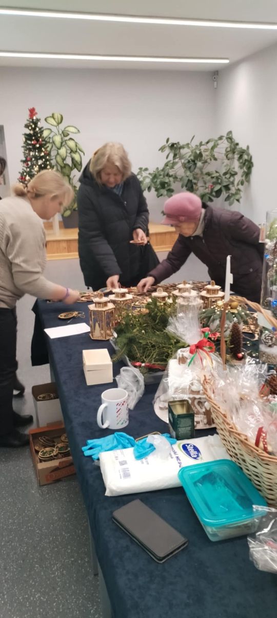 Gm. Ruda Huta. Kiermasz bożonarodzeniowy w Gminnym Ośrodku Kultury w Rudzie Hucie [GALERIA ZDJĘĆ]