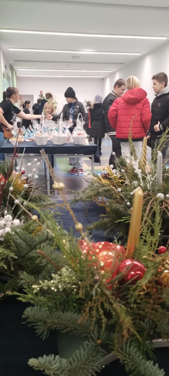 Gm. Ruda Huta. Kiermasz bożonarodzeniowy w Gminnym Ośrodku Kultury w Rudzie Hucie [GALERIA ZDJĘĆ]