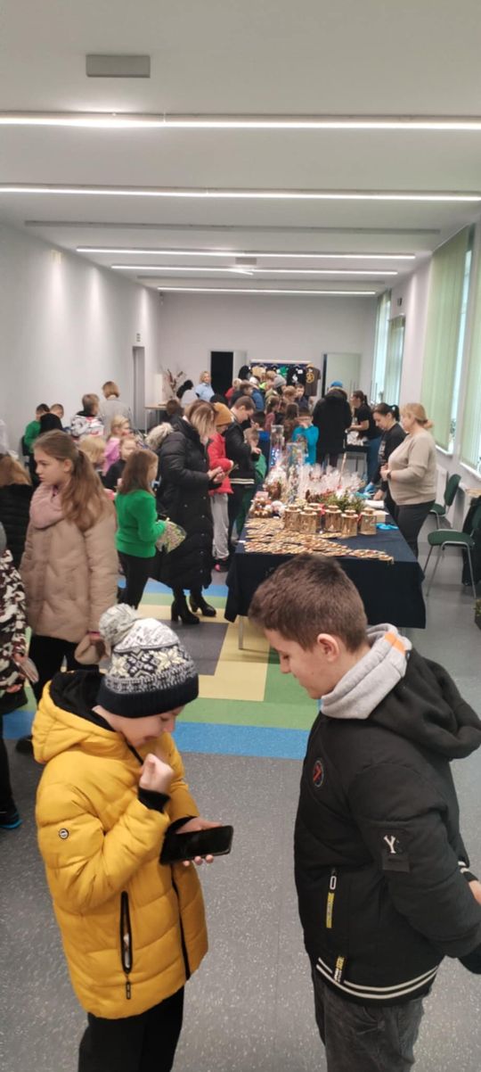 Gm. Ruda Huta. Kiermasz bożonarodzeniowy w Gminnym Ośrodku Kultury w Rudzie Hucie [GALERIA ZDJĘĆ]