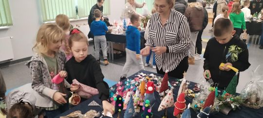 Gm. Ruda Huta. Kiermasz bożonarodzeniowy w Gminnym Ośrodku Kultury w Rudzie Hucie [GALERIA ZDJĘĆ]