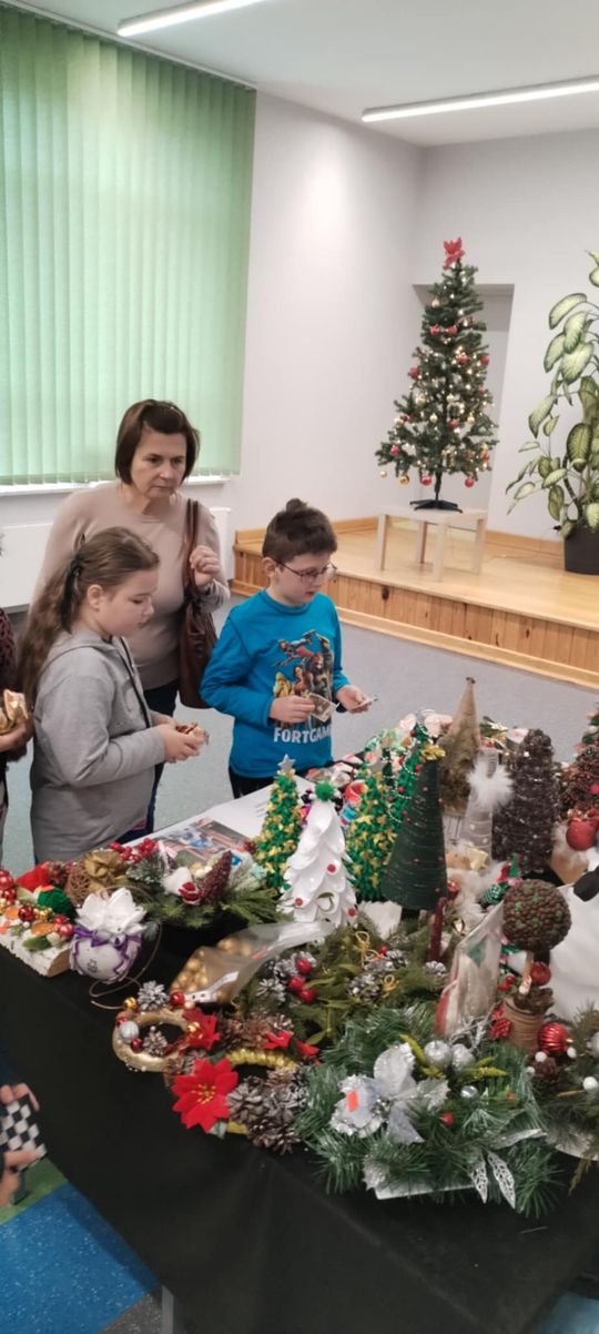 Gm. Ruda Huta. Kiermasz bożonarodzeniowy w Gminnym Ośrodku Kultury w Rudzie Hucie [GALERIA ZDJĘĆ]