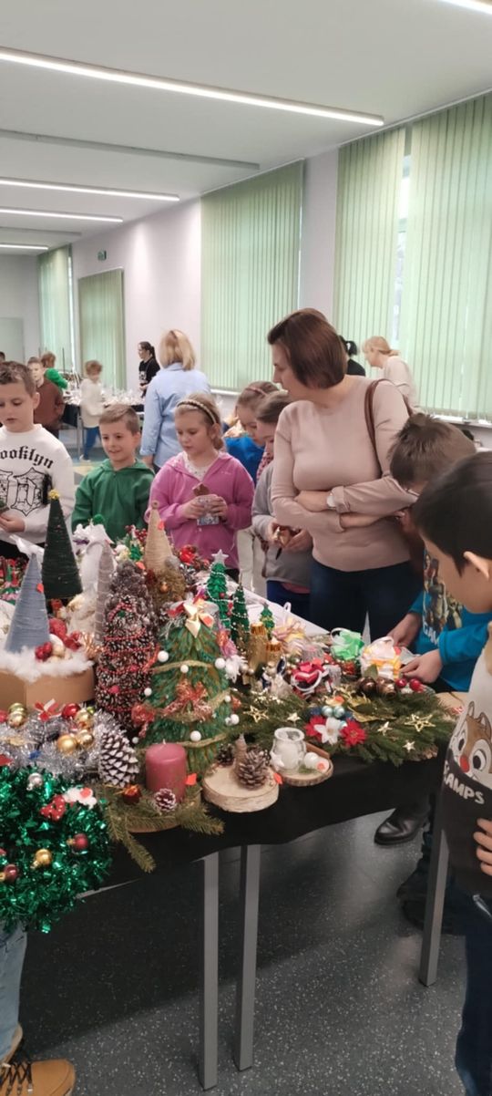 Gm. Ruda Huta. Kiermasz bożonarodzeniowy w Gminnym Ośrodku Kultury w Rudzie Hucie [GALERIA ZDJĘĆ]