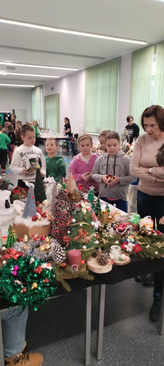 Gm. Ruda Huta. Kiermasz bożonarodzeniowy w Gminnym Ośrodku Kultury w Rudzie Hucie [GALERIA ZDJĘĆ]