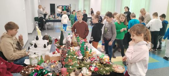 Gm. Ruda Huta. Kiermasz bożonarodzeniowy w Gminnym Ośrodku Kultury w Rudzie Hucie [GALERIA ZDJĘĆ]