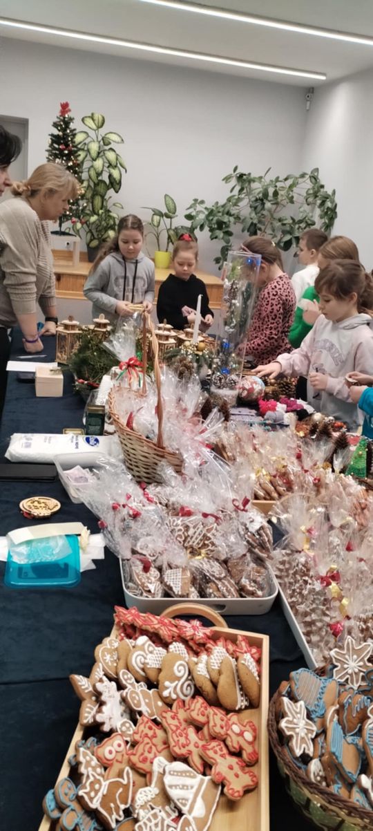 Gm. Ruda Huta. Kiermasz bożonarodzeniowy w Gminnym Ośrodku Kultury w Rudzie Hucie [GALERIA ZDJĘĆ]