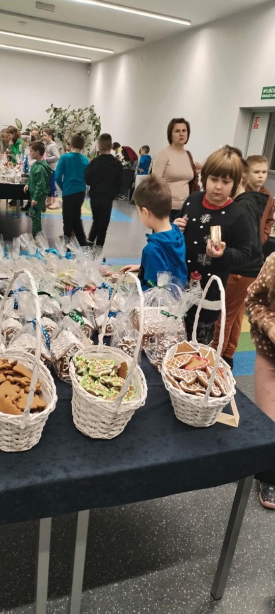 Gm. Ruda Huta. Kiermasz bożonarodzeniowy w Gminnym Ośrodku Kultury w Rudzie Hucie [GALERIA ZDJĘĆ]