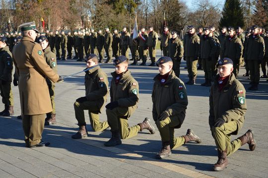 Święta 19 Dywizjonu Artylerii Samobieżnej oraz ślubowania klas Oddziału Przygotowania Wojskowego [GALERIA ZDJĘĆ]