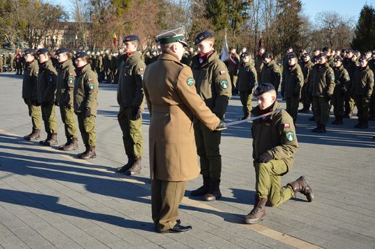 Święta 19 Dywizjonu Artylerii Samobieżnej oraz ślubowania klas Oddziału Przygotowania Wojskowego [GALERIA ZDJĘĆ]