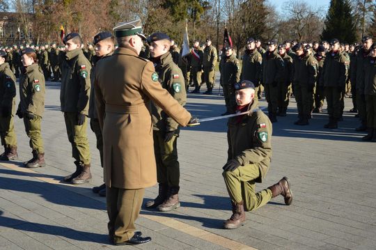 Święta 19 Dywizjonu Artylerii Samobieżnej oraz ślubowania klas Oddziału Przygotowania Wojskowego [GALERIA ZDJĘĆ]