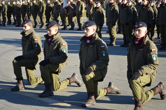 Święta 19 Dywizjonu Artylerii Samobieżnej oraz ślubowania klas Oddziału Przygotowania Wojskowego [GALERIA ZDJĘĆ]