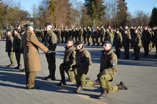 Święta 19 Dywizjonu Artylerii Samobieżnej oraz ślubowania klas Oddziału Przygotowania Wojskowego [GALERIA ZDJĘĆ]