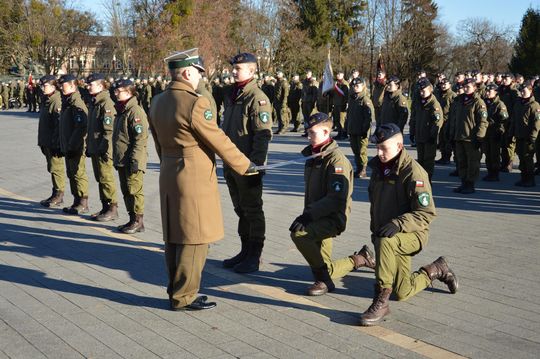 Święta 19 Dywizjonu Artylerii Samobieżnej oraz ślubowania klas Oddziału Przygotowania Wojskowego [GALERIA ZDJĘĆ]