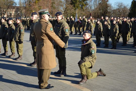 Święta 19 Dywizjonu Artylerii Samobieżnej oraz ślubowania klas Oddziału Przygotowania Wojskowego [GALERIA ZDJĘĆ]