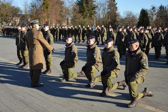 Święta 19 Dywizjonu Artylerii Samobieżnej oraz ślubowania klas Oddziału Przygotowania Wojskowego [GALERIA ZDJĘĆ]