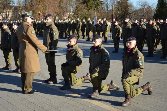 Święta 19 Dywizjonu Artylerii Samobieżnej oraz ślubowania klas Oddziału Przygotowania Wojskowego [GALERIA ZDJĘĆ]