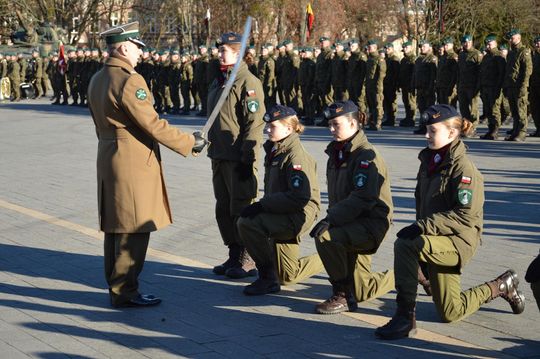 Święta 19 Dywizjonu Artylerii Samobieżnej oraz ślubowania klas Oddziału Przygotowania Wojskowego [GALERIA ZDJĘĆ]
