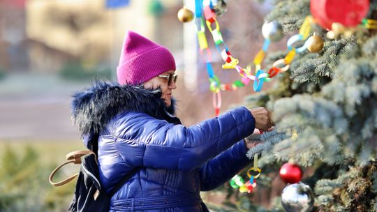 Gm. Wierzbica. Wspólne ubieranie choinki [GALERIA ZDJĘĆ]