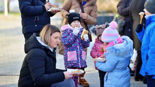 Gm. Wierzbica. Wspólne ubieranie choinki [GALERIA ZDJĘĆ]