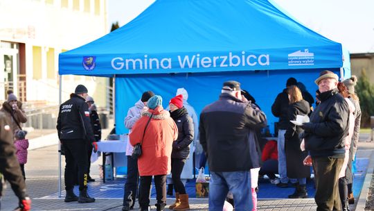 Gm. Wierzbica. Wspólne ubieranie choinki [GALERIA ZDJĘĆ]