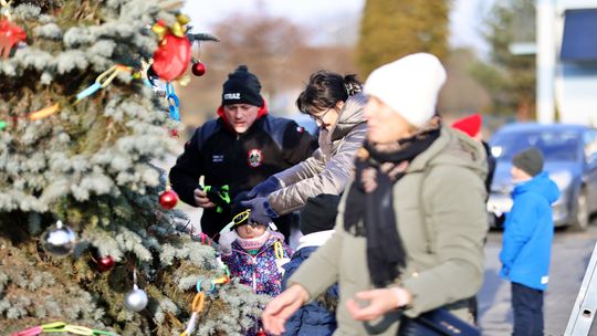 Gm. Wierzbica. Wspólne ubieranie choinki [GALERIA ZDJĘĆ]