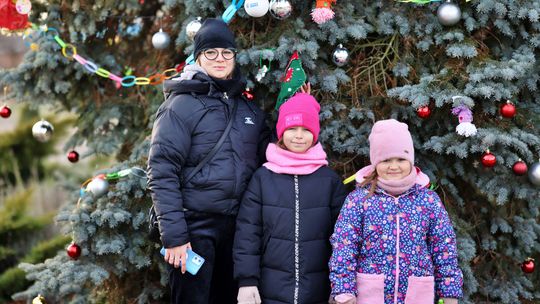 Gm. Wierzbica. Wspólne ubieranie choinki [GALERIA ZDJĘĆ]