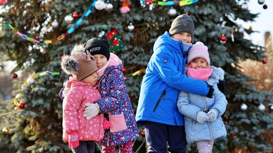 Gm. Wierzbica. Wspólne ubieranie choinki [GALERIA ZDJĘĆ]