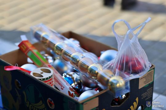 Gm. Wierzbica. Wspólne ubieranie choinki [GALERIA ZDJĘĆ]