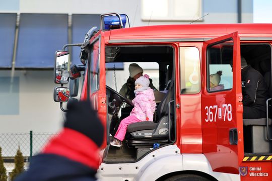 Gm. Wierzbica. Wspólne ubieranie choinki [GALERIA ZDJĘĆ]