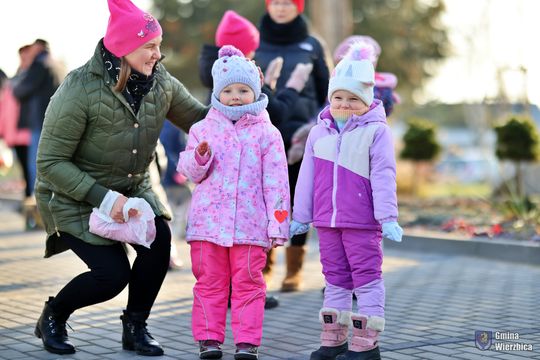 Gm. Wierzbica. Wspólne ubieranie choinki [GALERIA ZDJĘĆ]