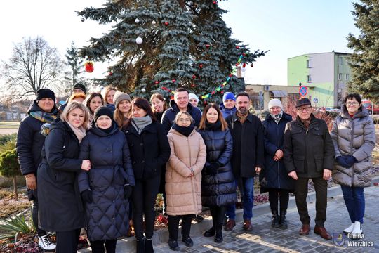 Gm. Wierzbica. Wspólne ubieranie choinki [GALERIA ZDJĘĆ]