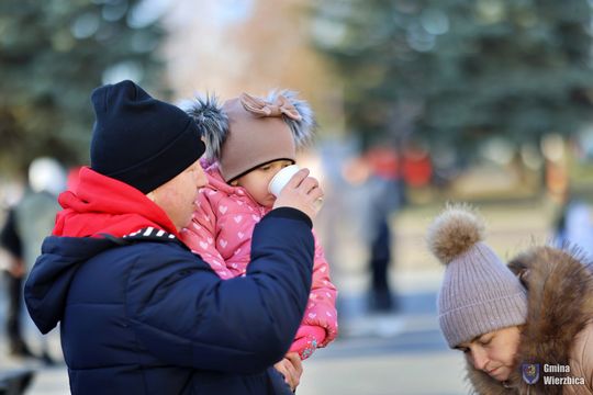 Gm. Wierzbica. Wspólne ubieranie choinki [GALERIA ZDJĘĆ]