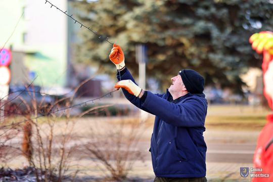 Gm. Wierzbica. Wspólne ubieranie choinki [GALERIA ZDJĘĆ]