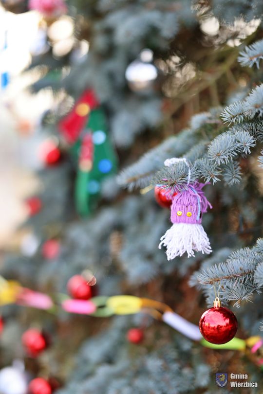 Gm. Wierzbica. Wspólne ubieranie choinki [GALERIA ZDJĘĆ]