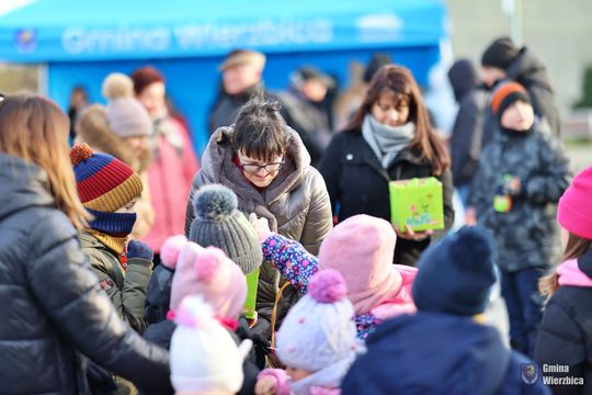 Gm. Wierzbica. Wspólne ubieranie choinki [GALERIA ZDJĘĆ]