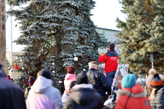 Gm. Wierzbica. Wspólne ubieranie choinki [GALERIA ZDJĘĆ]