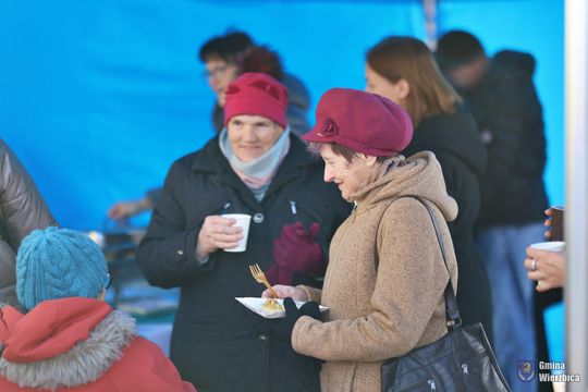 Gm. Wierzbica. Wspólne ubieranie choinki [GALERIA ZDJĘĆ]