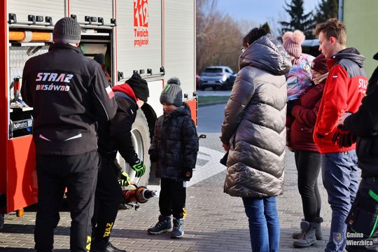 Gm. Wierzbica. Wspólne ubieranie choinki [GALERIA ZDJĘĆ]