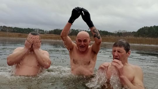 Kolejne udane morsowanie. Krasnostawskie Karpie pływały w Zalewie Tuligłowy [GALERIA ZDJĘĆ]