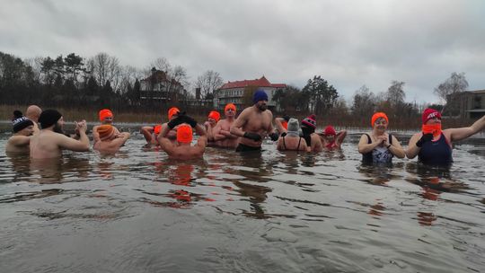 Kolejne udane morsowanie. Krasnostawskie Karpie pływały w Zalewie Tuligłowy [GALERIA ZDJĘĆ]