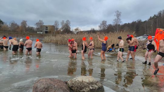 Kolejne udane morsowanie. Krasnostawskie Karpie pływały w Zalewie Tuligłowy [GALERIA ZDJĘĆ]