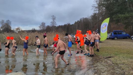 Kolejne udane morsowanie. Krasnostawskie Karpie pływały w Zalewie Tuligłowy [GALERIA ZDJĘĆ]