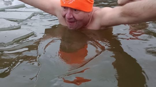 Kolejne udane morsowanie. Krasnostawskie Karpie pływały w Zalewie Tuligłowy [GALERIA ZDJĘĆ]