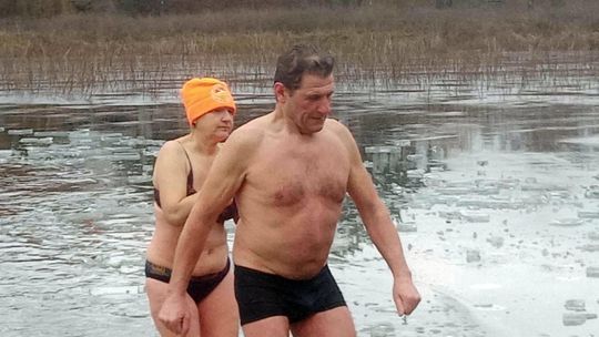 Kolejne udane morsowanie. Krasnostawskie Karpie pływały w Zalewie Tuligłowy [GALERIA ZDJĘĆ]