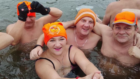 Kolejne udane morsowanie. Krasnostawskie Karpie pływały w Zalewie Tuligłowy [GALERIA ZDJĘĆ]