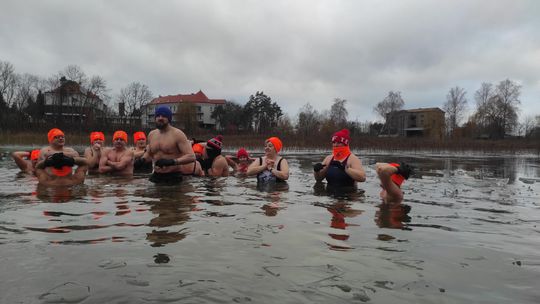 Kolejne udane morsowanie. Krasnostawskie Karpie pływały w Zalewie Tuligłowy [GALERIA ZDJĘĆ]