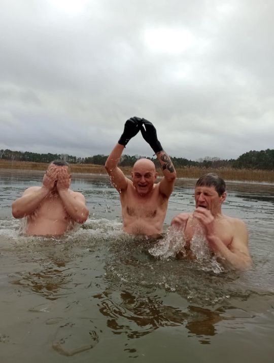 Kolejne udane morsowanie. Krasnostawskie Karpie pływały w Zalewie Tuligłowy [GALERIA ZDJĘĆ]