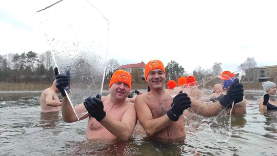 Kolejne udane morsowanie. Krasnostawskie Karpie pływały w Zalewie Tuligłowy [GALERIA ZDJĘĆ]