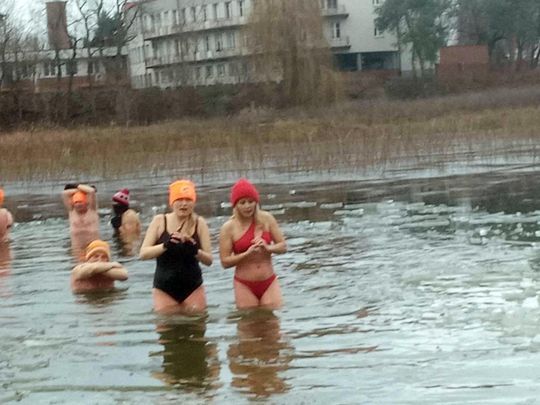 Kolejne udane morsowanie. Krasnostawskie Karpie pływały w Zalewie Tuligłowy [GALERIA ZDJĘĆ]