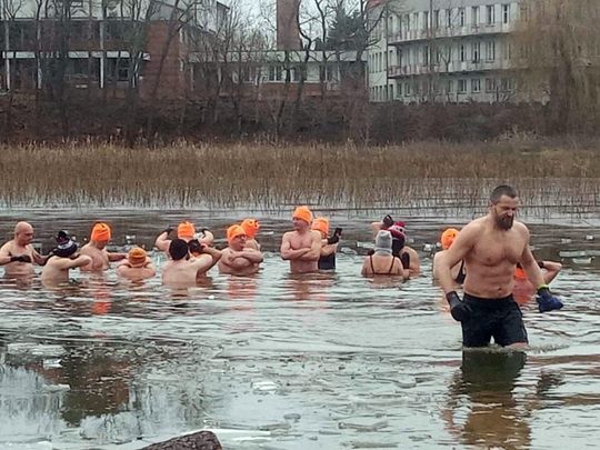 Kolejne udane morsowanie. Krasnostawskie Karpie pływały w Zalewie Tuligłowy [GALERIA ZDJĘĆ]